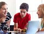 Lärare instruerar elever - skola | © monkeybusinessimages / Getty Images