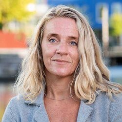 Emma Leifler - författare och föreläsare på Gothia Kompetens | © Jens C Hilner / Emma Leifler