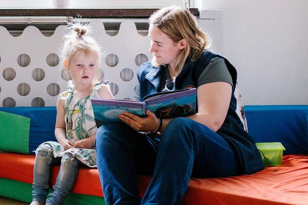 Berättande och högläsning i förskolan | © Johnér Images / Getty Images